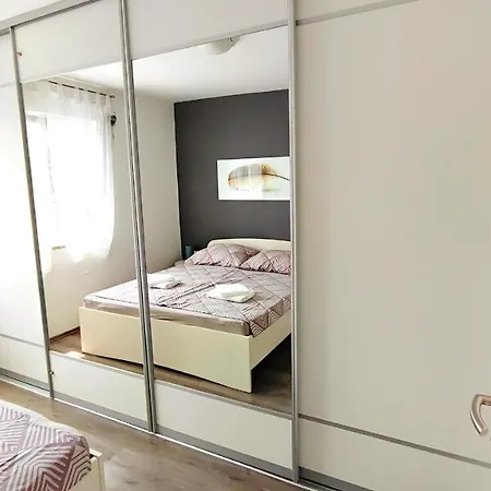 Jan 2+2 With Balcony * 풀라