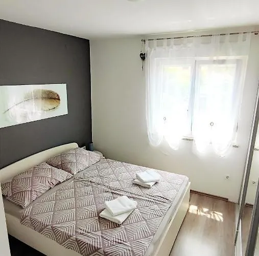 아파트 Jan 2+2 With Balcony