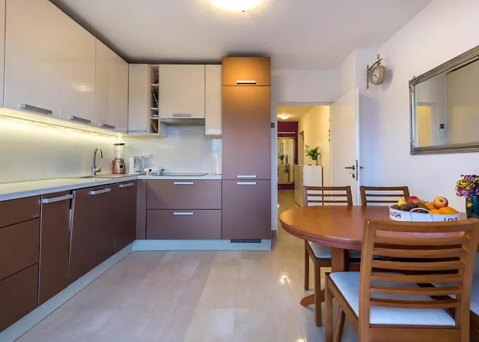 아파트 Jan 2+2 With Balcony *