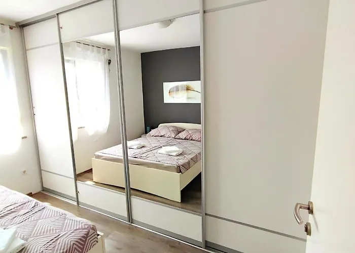Jan 2+2 With Balcony * 풀라
