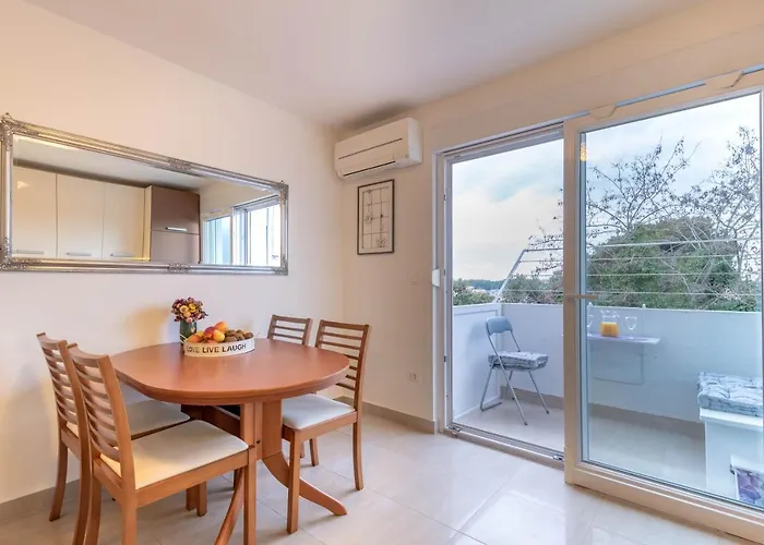 Jan 2+2 With Balcony 아파트